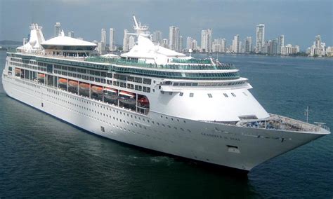 current location of grandeur of the seas.